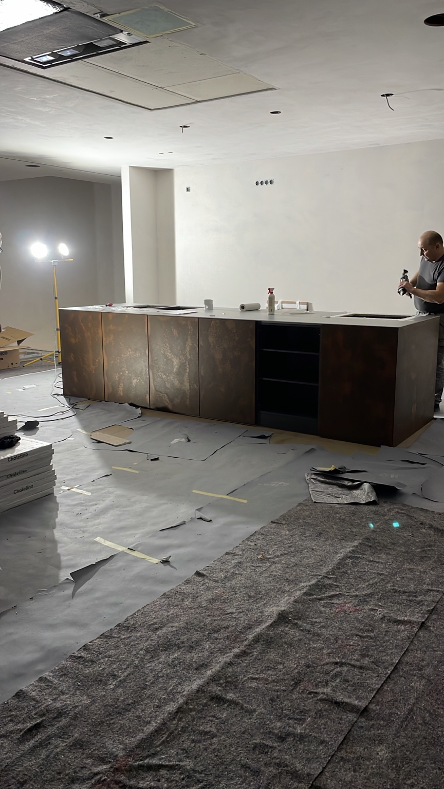 Kücheninsel während der Montage